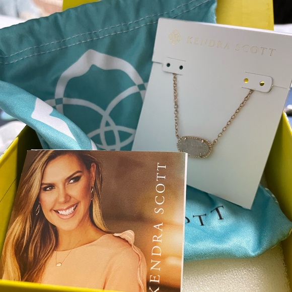 Kendra Scott Jewelry - Kendra Scott Rose Gold ELISA Pendant Necklace